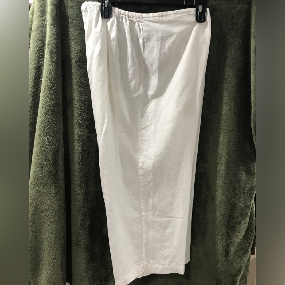 Avenue White Cropped Pants